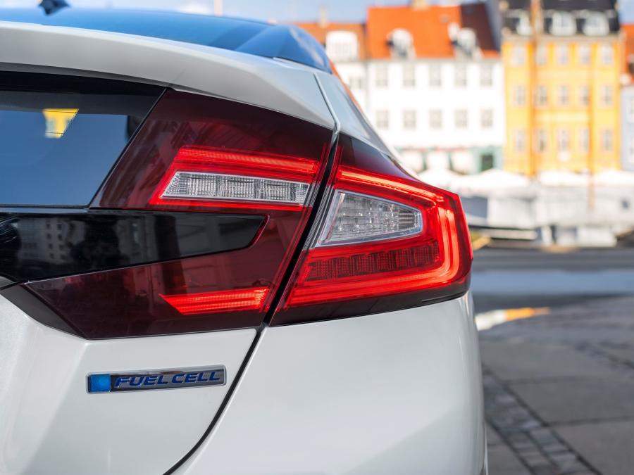 Детали экстерьера Honda Clarity Fuel Cell 2016 года  (WW) (фото 18 из 38)